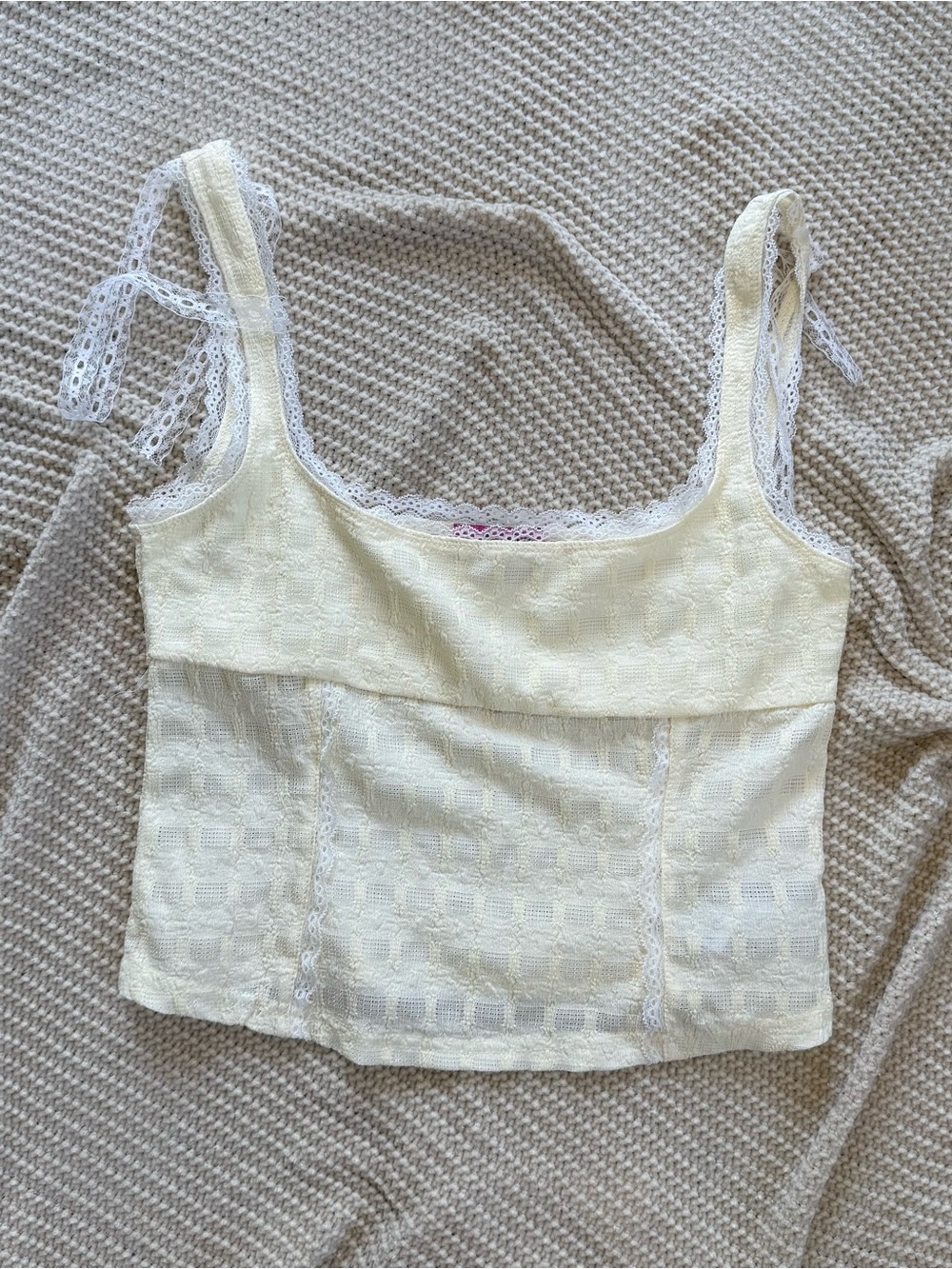 Edikted Lace Trim Textured Crop Cami Top Medium Cream Yellow Coquette Y2K Tank